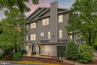 12876 Fair Briar Ln, Fairfax, VA 22033
