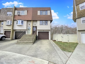 4 Russek Dr, Staten Island, NY 10312