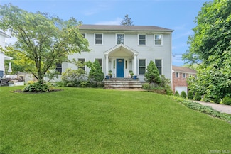 6 Cedar Ave, Locust Valley, NY 11560