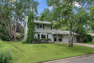 2435 Lamplighter Ln, Golden Valley, MN 55422