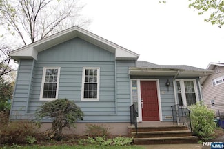 586 Hillside St, Ridgefield, NJ 07657
