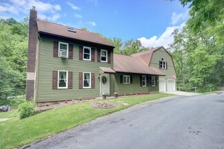 1975 Rockdale Rd, Slatington, PA 18080