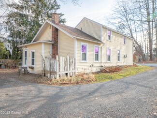 425 Feura Bush Rd, Glenmont, NY 12077