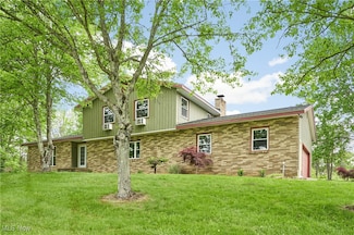 2635 Martin Rd, Akron, OH 44333