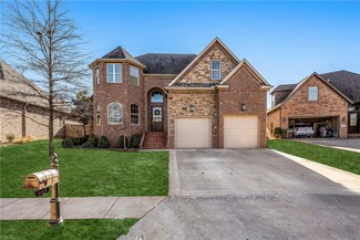 5621 S Chadwick Dr, Rogers, AR 72758