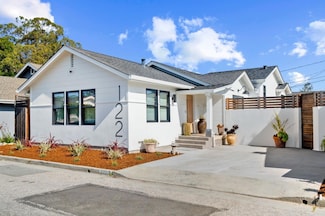 122 Hugus Ave, Santa Cruz, CA 95062