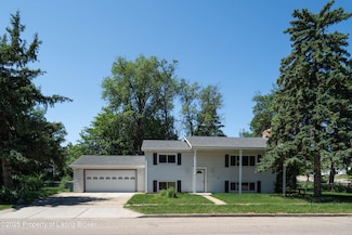 1716 Thompson St, Bismarck, ND 58501