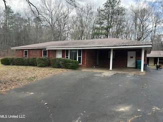 5184 Pearidge Rd, Grenada, MS 38901