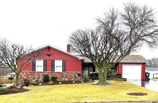 40 Leawood Dr, Cranston, RI 02920
