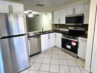 8819 Springtree Lakes Dr, Sunrise, FL 33351