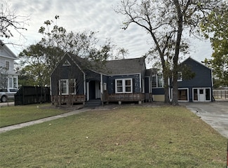 122 N Holland St, Bellville, TX 77418