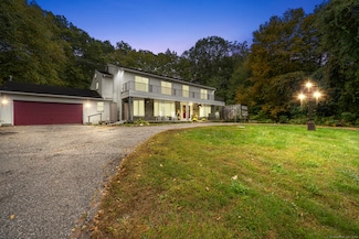 1000 Main St, Somers, CT 06071