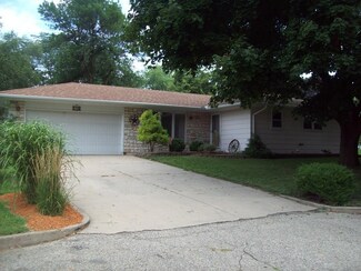 113 Crestview Ct, Walnut, IL 61376