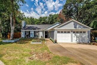 2201 Holly Dr, Euless, TX 76039