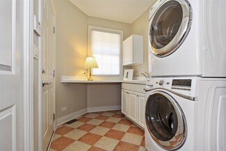 2603 Independence Ave, Glenview, IL 60026
