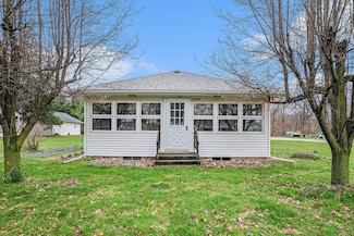 24280 N Shore Dr, Edwardsburg, MI 49112