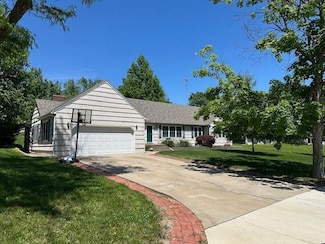 512 W 5th St, Carrollton, MO 64633
