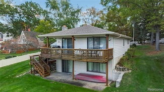 9510 Beechcrest St, White Lake, MI 48386