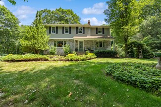 100 Fairhaven Dr, Middlebury, CT 06762