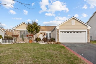 1418 Keele Dr, Carpentersville, IL 60110