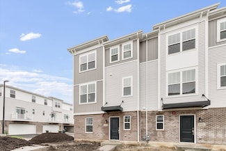 1493 Blaine St, Des Plaines, IL 60018