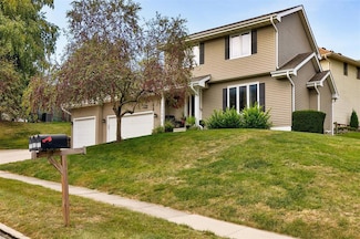 1752 NW 101st St, Clive, IA 50325