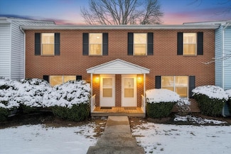 210 Pheasant Run Dr, Blacksburg, VA 24060