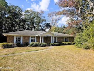 4325 Robinway Dr, Moss Point, MS 39563