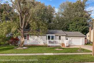 139 Oakwood St, Grand Ledge, MI 48837