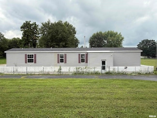 135 S Church St, Plainville, IL 62365