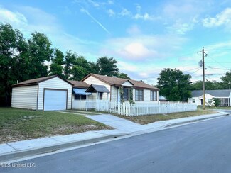 1076 Cherokee St, Biloxi, MS 39530
