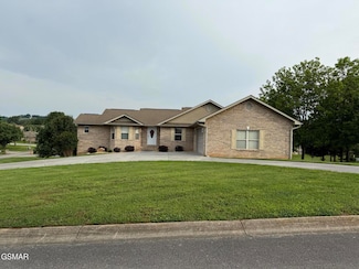734 Southview Cir, Kodak, TN 37764