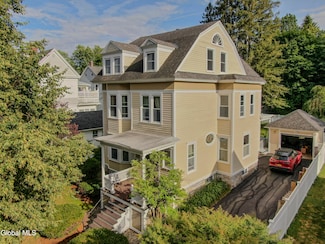 202 W 1st Ave, Johnstown, NY 12095