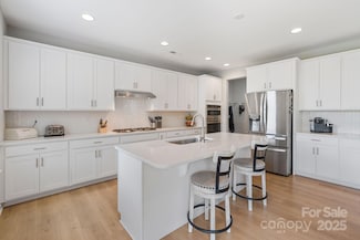 190 Tetcott St, Mooresville, NC 28115