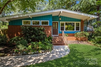1521 Larkfield Ln, Charlotte, NC 28210