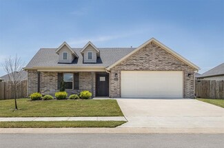 1035 Madden St, Tontitown, AR 72762