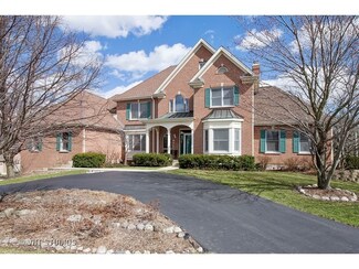23 Brittany Dr, Oakwood Hills, IL 60013