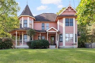 8 Tarragon Dr, Johnston, RI 02919