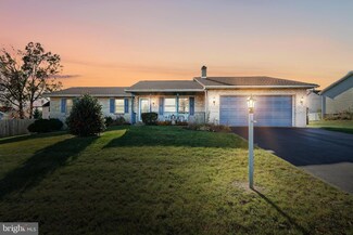 127 Cranbrook Dr, Dover, PA 17315