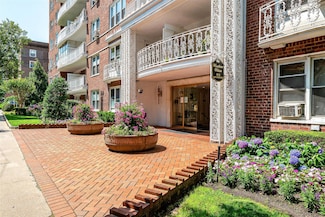 69-10 108th St Unit 1N, Forest Hills, NY 11375
