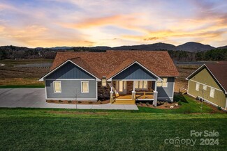 205 Maple Knoll Dr, Hendersonville, NC 28792