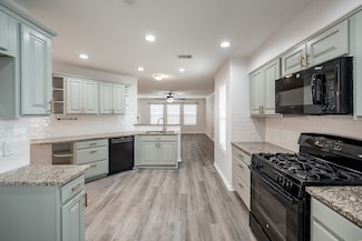 9917 Kingfisher Dr, Conroe, TX 77385