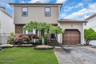18 Senna Dr, Parlin, NJ 08859