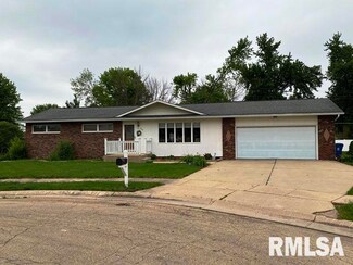 230 11th Cir, de Witt, IA 52742