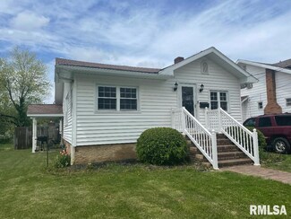 1203 N Maple St, Benton, IL 62812
