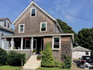 45 H St, Hull, MA 02045