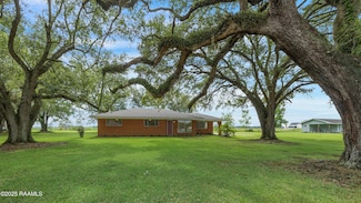 17639 Pelican Rd, Erath, LA 70533