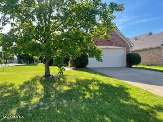5427 Russell Dr, Southaven, MS 38671