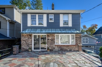 33 Shore Rd, Lake Hopatcong, NJ 07849