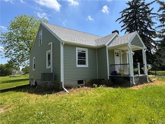 1932 Farmersville Rd, Bethlehem, PA 18020